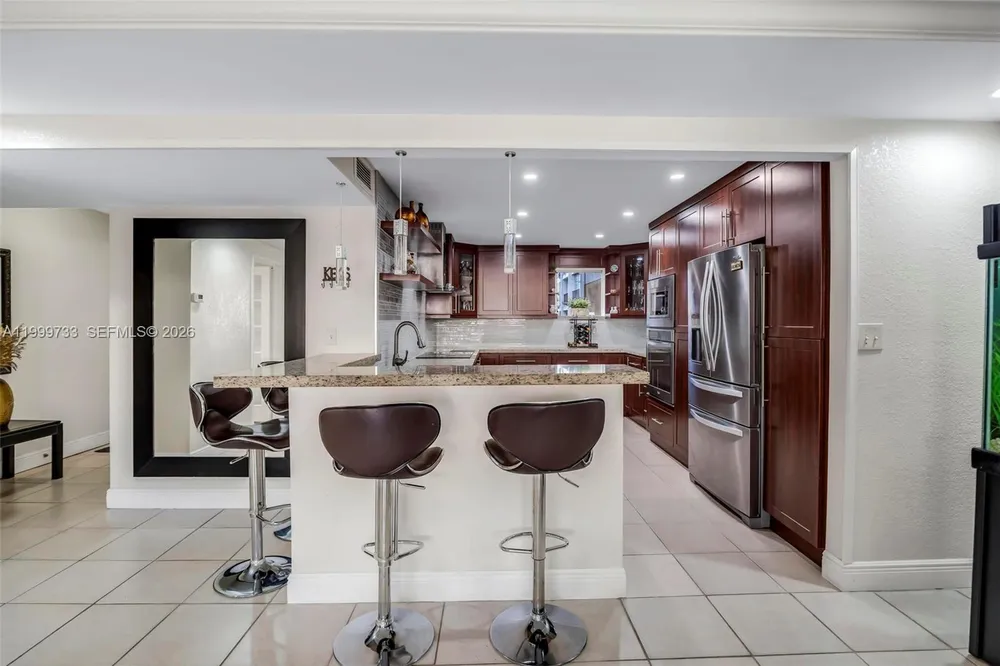 9210 Fontainebleau Blvd, Miami, FL 33172