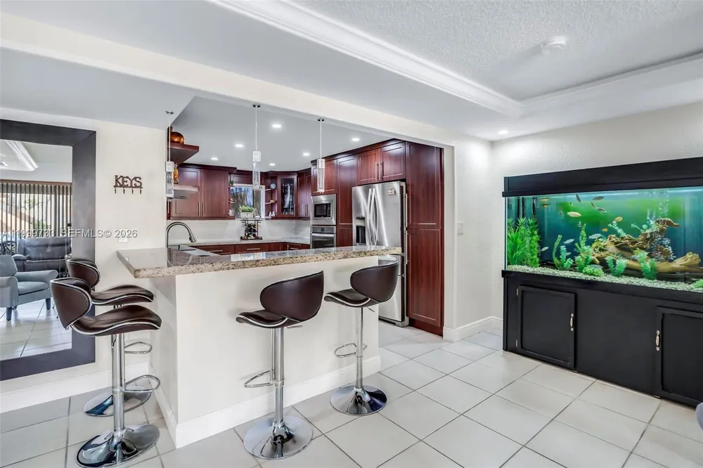 9210 Fontainebleau Blvd, Miami, FL 33172