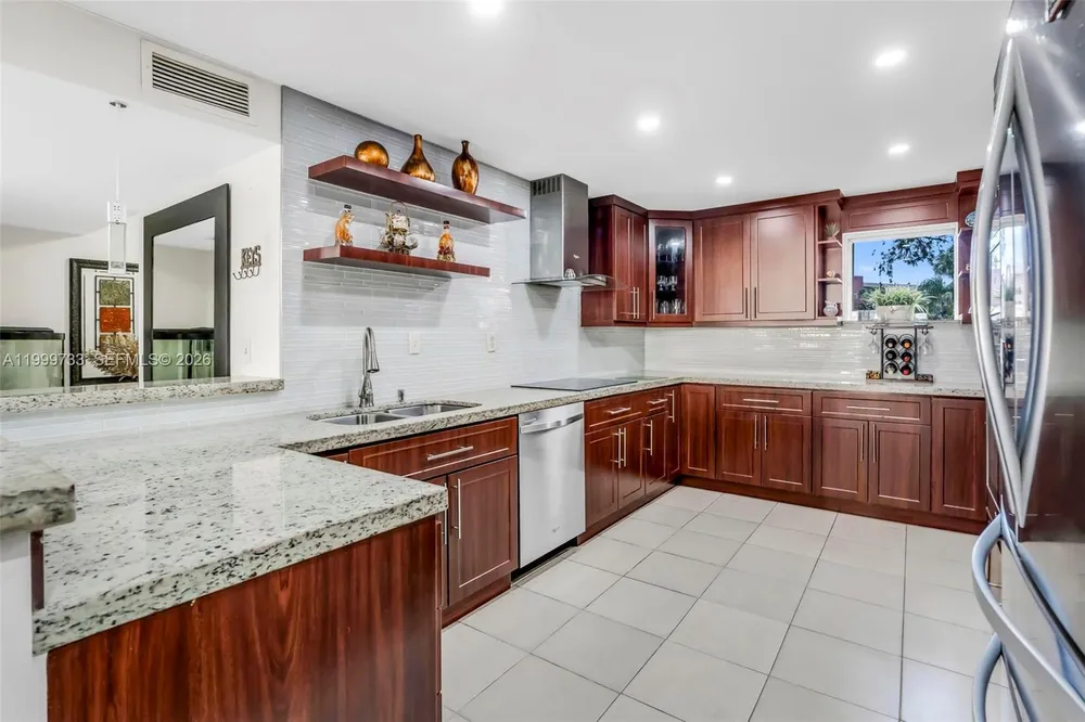 9210 Fontainebleau Blvd, Miami, FL 33172