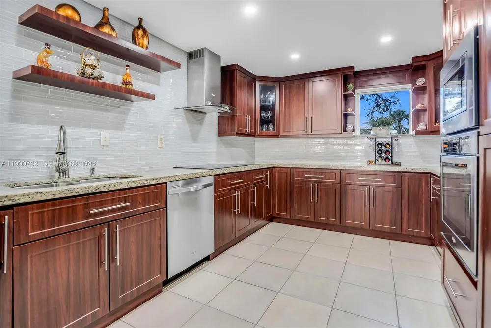 9210 Fontainebleau Blvd, Miami, FL 33172