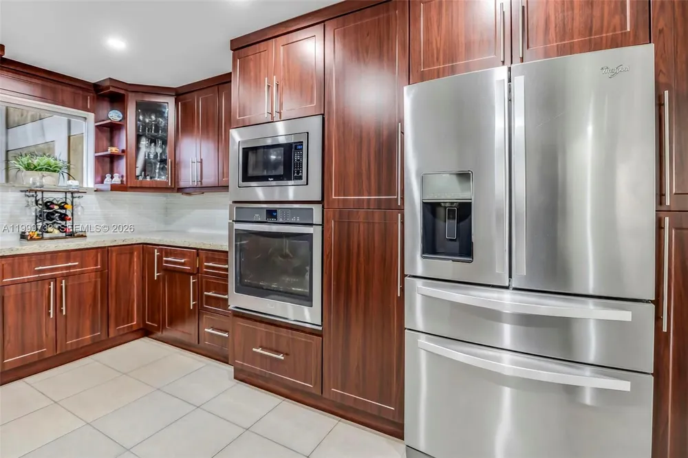 9210 Fontainebleau Blvd, Miami, FL 33172