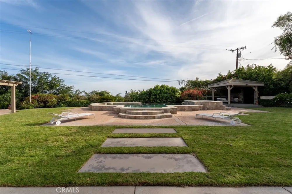1940 Skycrest Dr, Fullerton, CA 92831
