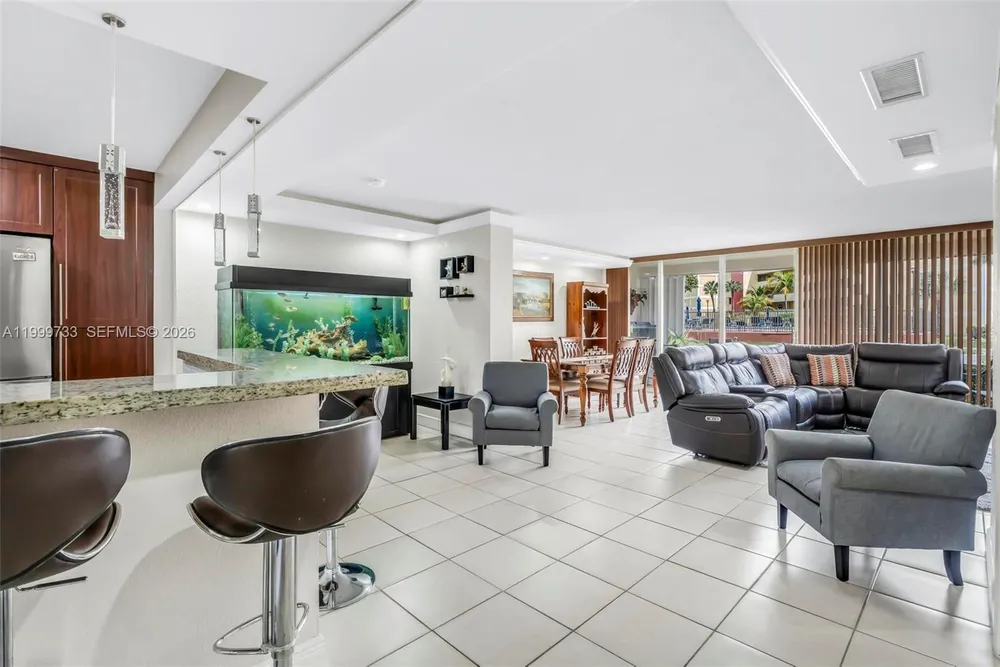 9210 Fontainebleau Blvd, Miami, FL 33172