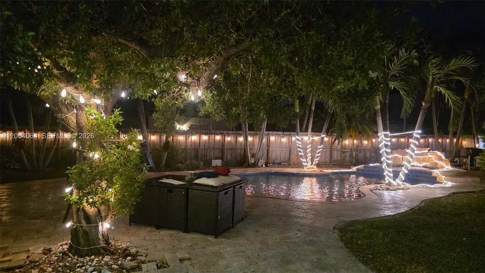 15465 SW 117th St, Miami, FL 33196