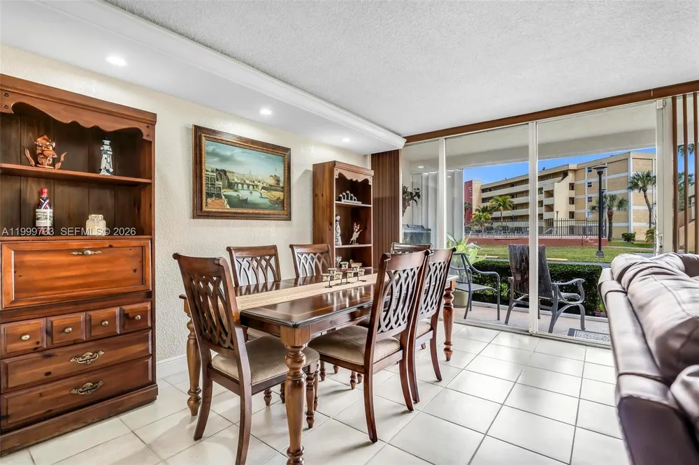 9210 Fontainebleau Blvd, Miami, FL 33172
