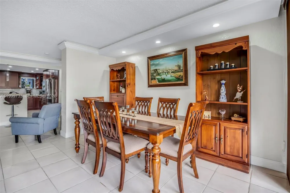9210 Fontainebleau Blvd, Miami, FL 33172