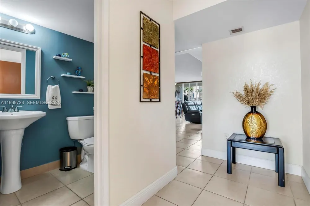 9210 Fontainebleau Blvd, Miami, FL 33172