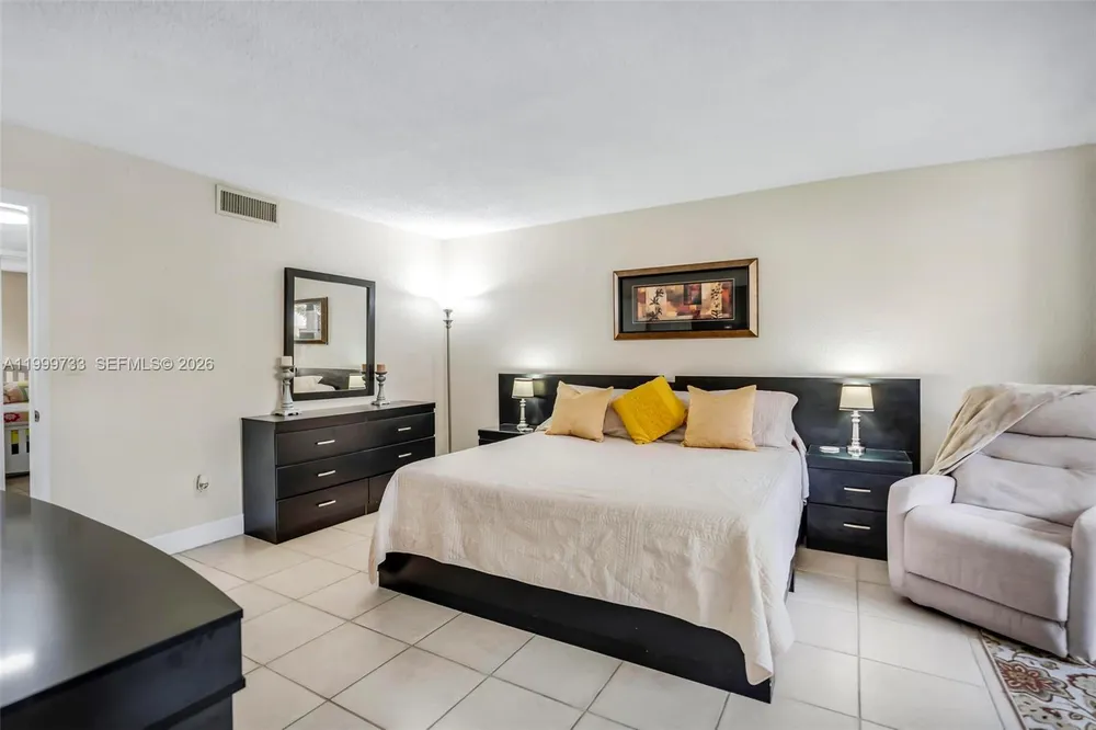 9210 Fontainebleau Blvd, Miami, FL 33172