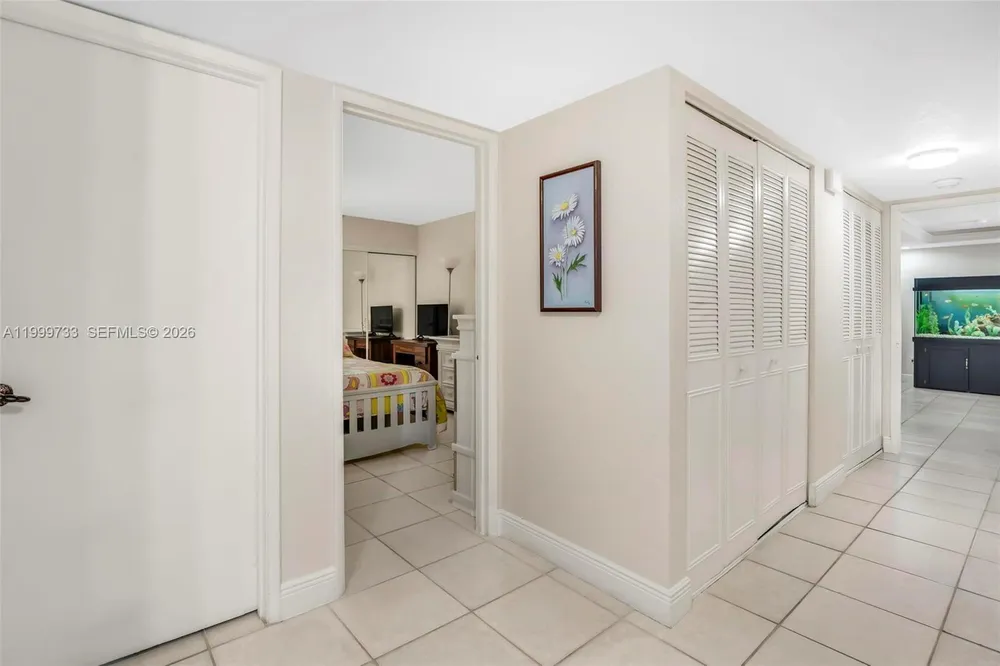 9210 Fontainebleau Blvd, Miami, FL 33172