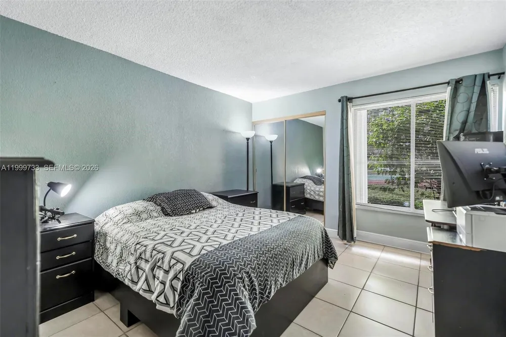9210 Fontainebleau Blvd, Miami, FL 33172