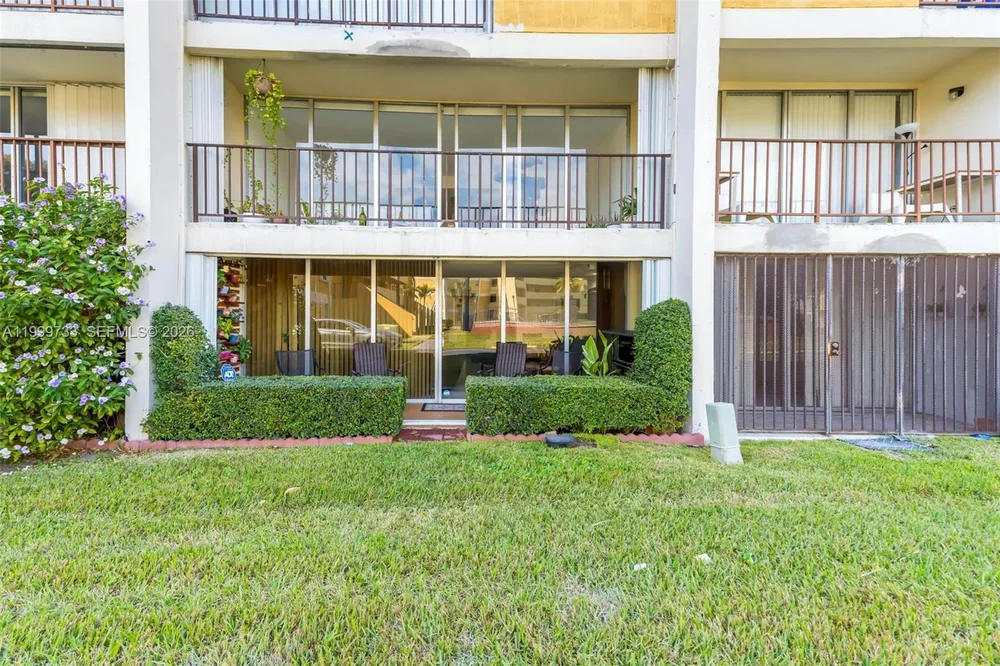 9210 Fontainebleau Blvd, Miami, FL 33172