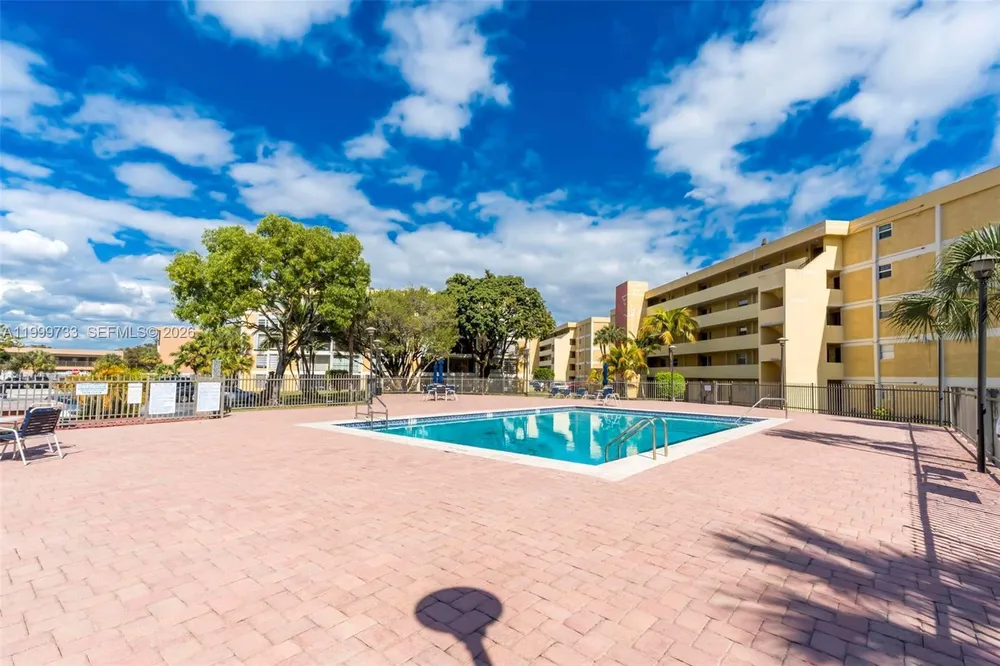 9210 Fontainebleau Blvd, Miami, FL 33172