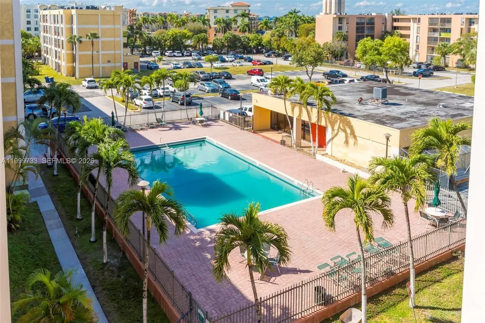 9210 Fontainebleau Blvd, Miami, FL 33172