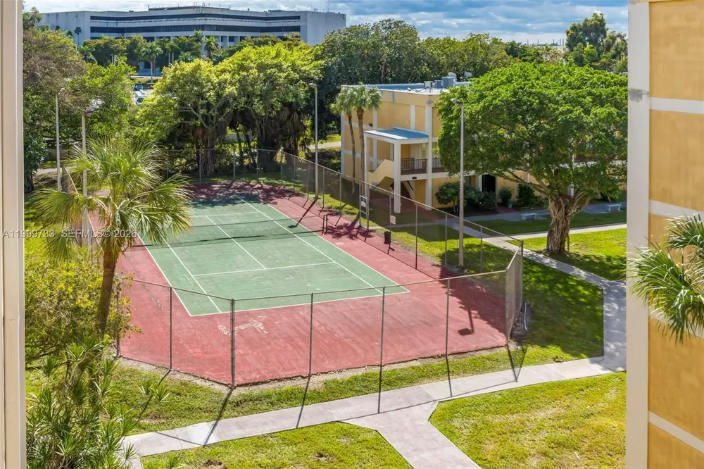 9210 Fontainebleau Blvd, Miami, FL 33172