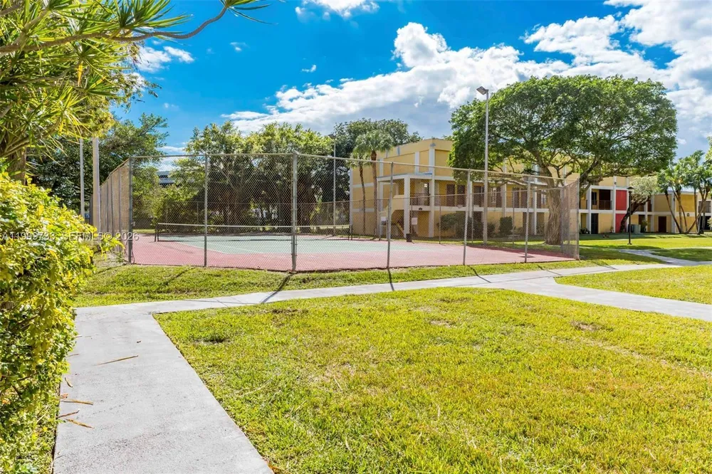 9210 Fontainebleau Blvd, Miami, FL 33172