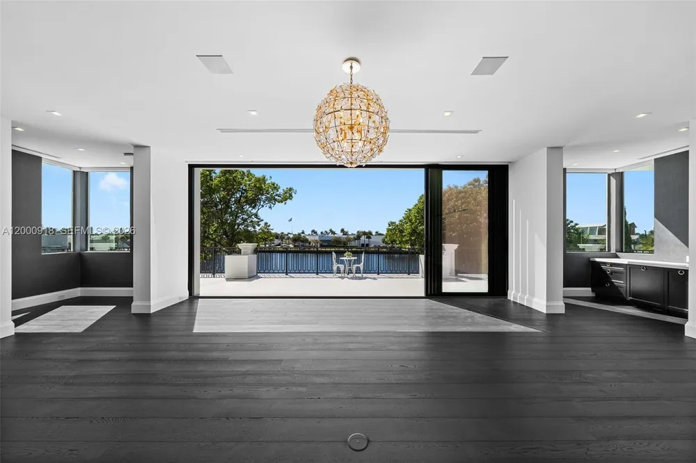 1239 Middle River Dr, Fort Lauderdale, FL 33304