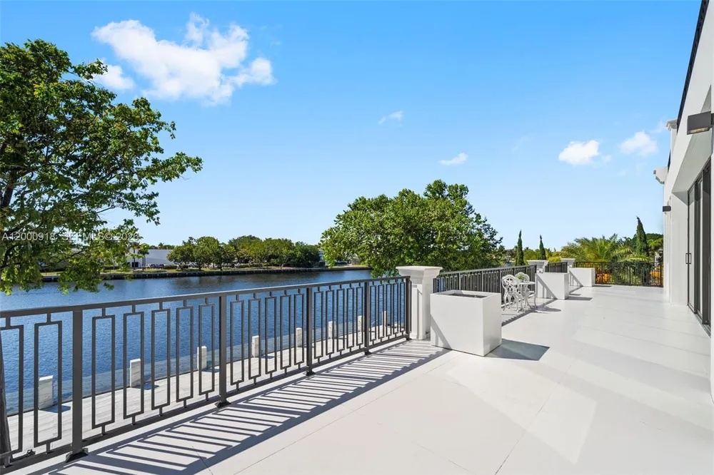 1239 Middle River Dr, Fort Lauderdale, FL 33304