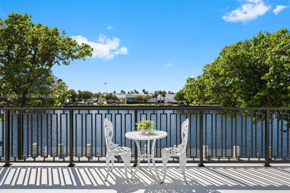 1239 Middle River Dr, Fort Lauderdale, FL 33304
