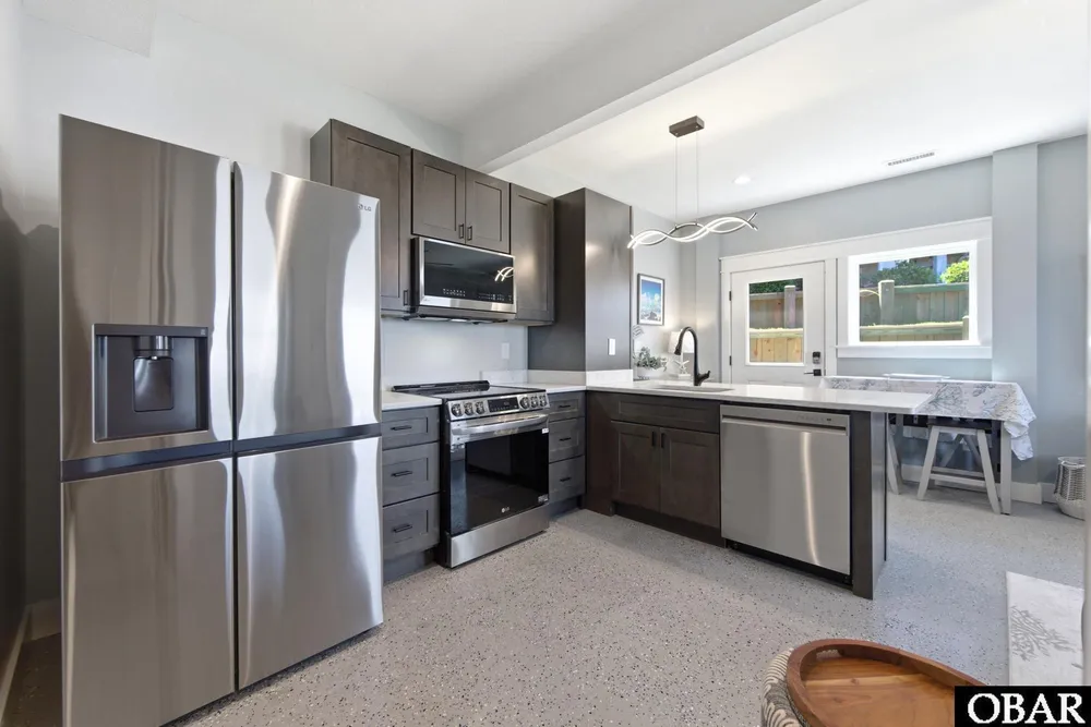120 Sir Walter Raleigh Dr, Kill Devil Hills, NC 27948-9104