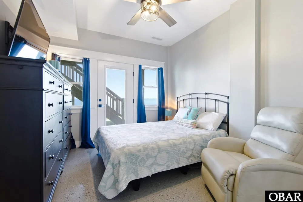 120 Sir Walter Raleigh Dr, Kill Devil Hills, NC 27948-9104