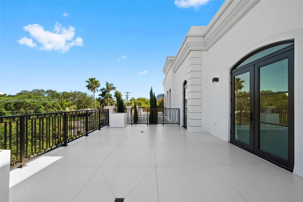 1239 Middle River Dr, Fort Lauderdale, FL 33304