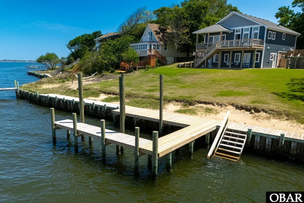 120 Sir Walter Raleigh Dr, Kill Devil Hills, NC 27948-9104