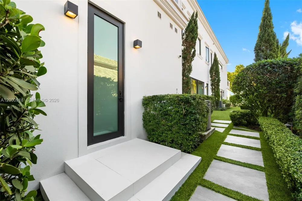 1239 Middle River Dr, Fort Lauderdale, FL 33304