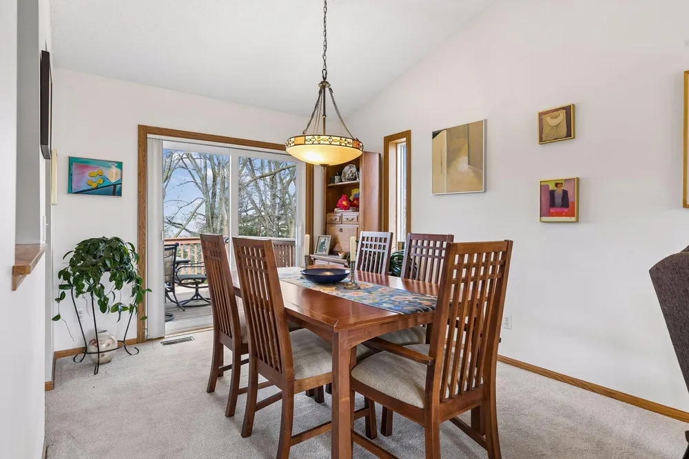 355 Parkview Ln S, Maplewood, MN 55119