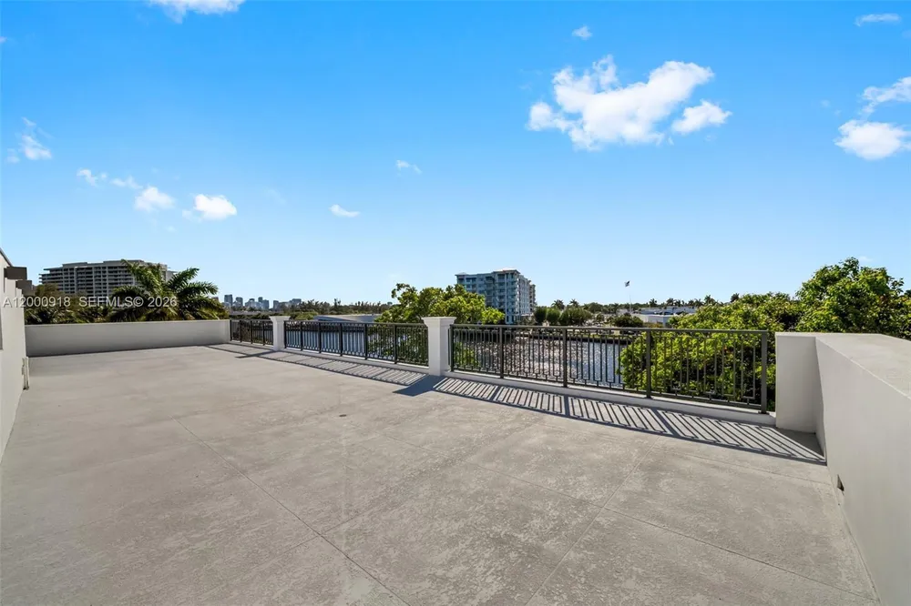 1239 Middle River Dr, Fort Lauderdale, FL 33304