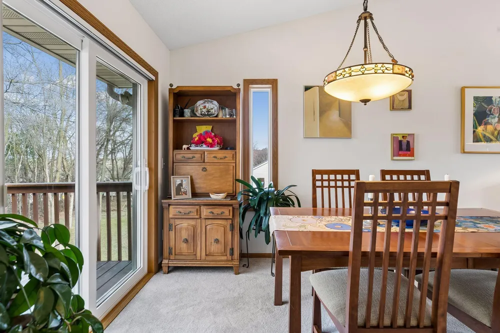 355 Parkview Ln S, Maplewood, MN 55119