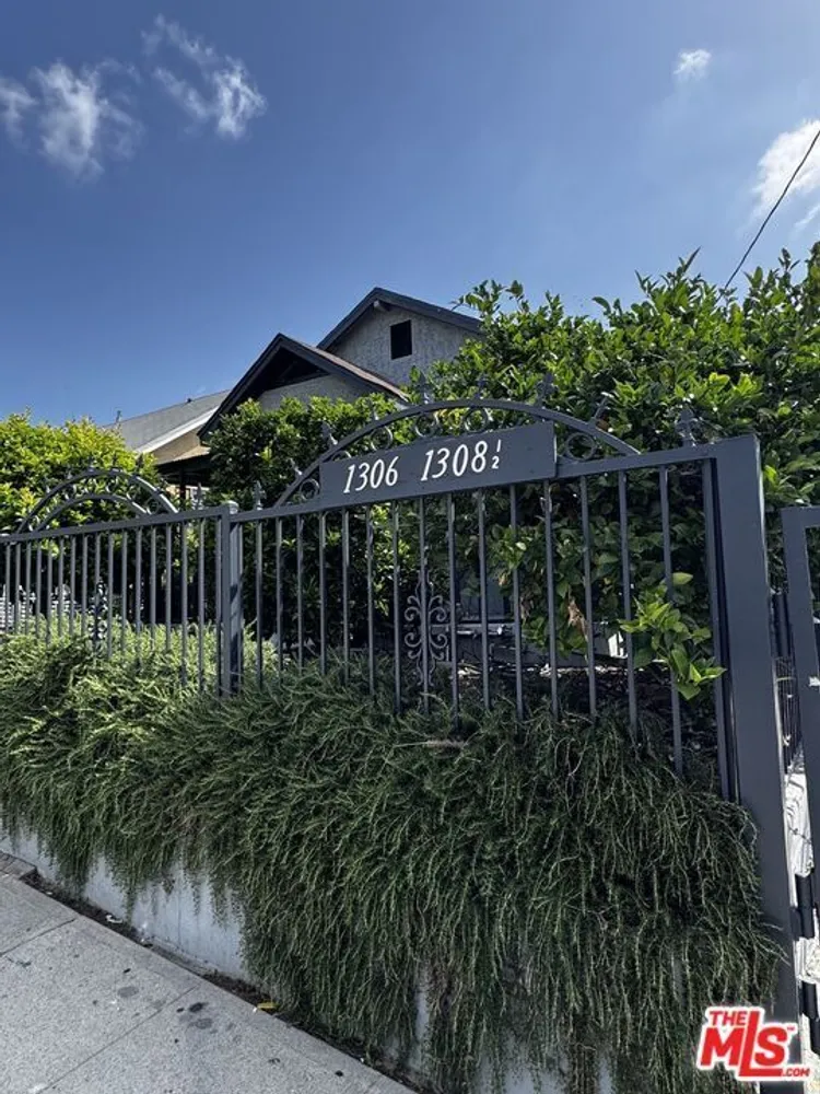 1306 Talmadge St, Los Feliz, CA 90027