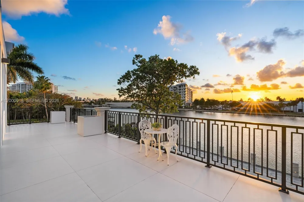 1239 Middle River Dr, Fort Lauderdale, FL 33304