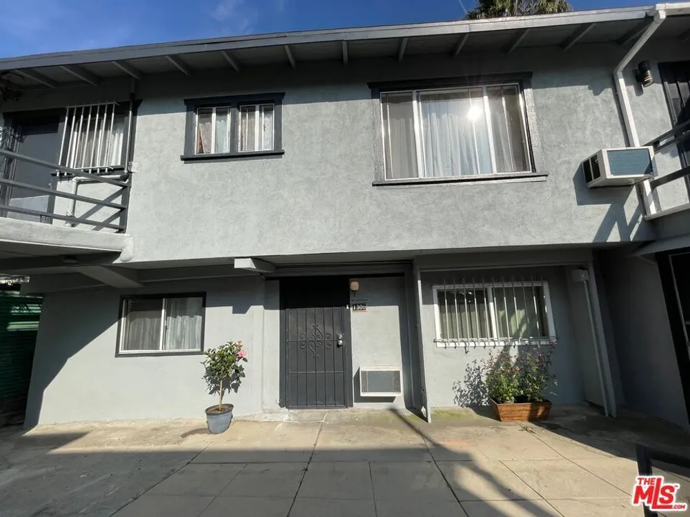1306 Talmadge St, Los Feliz, CA 90027