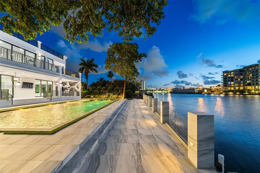 1239 Middle River Dr, Fort Lauderdale, FL 33304