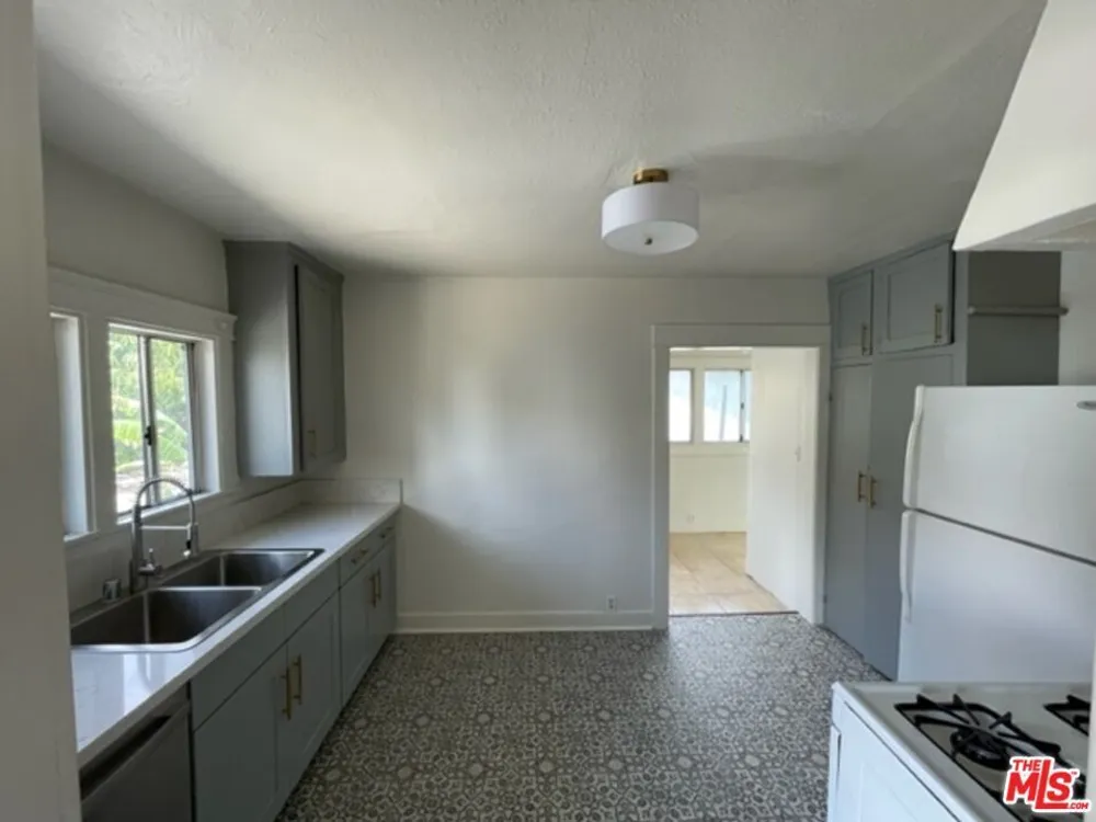 1306 Talmadge St, Los Feliz, CA 90027