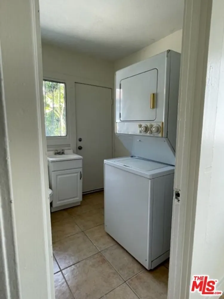 1306 Talmadge St, Los Feliz, CA 90027