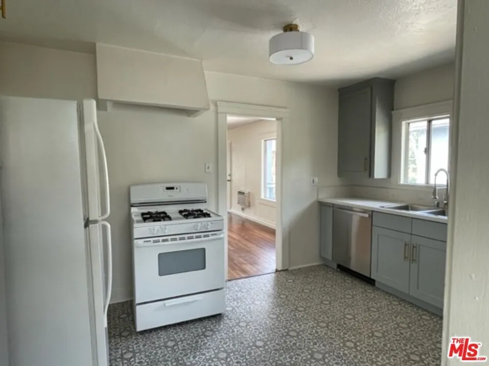 1306 Talmadge St, Los Feliz, CA 90027