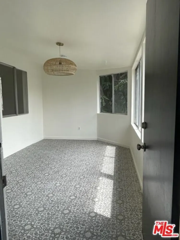 1306 Talmadge St, Los Feliz, CA 90027