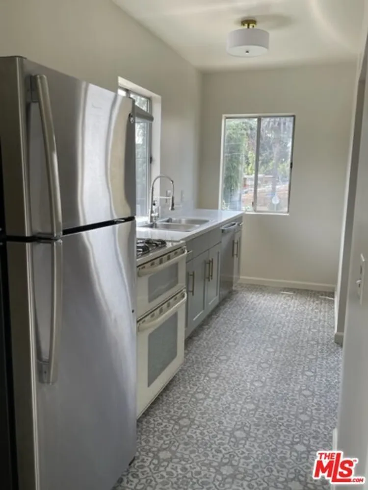 1306 Talmadge St, Los Feliz, CA 90027