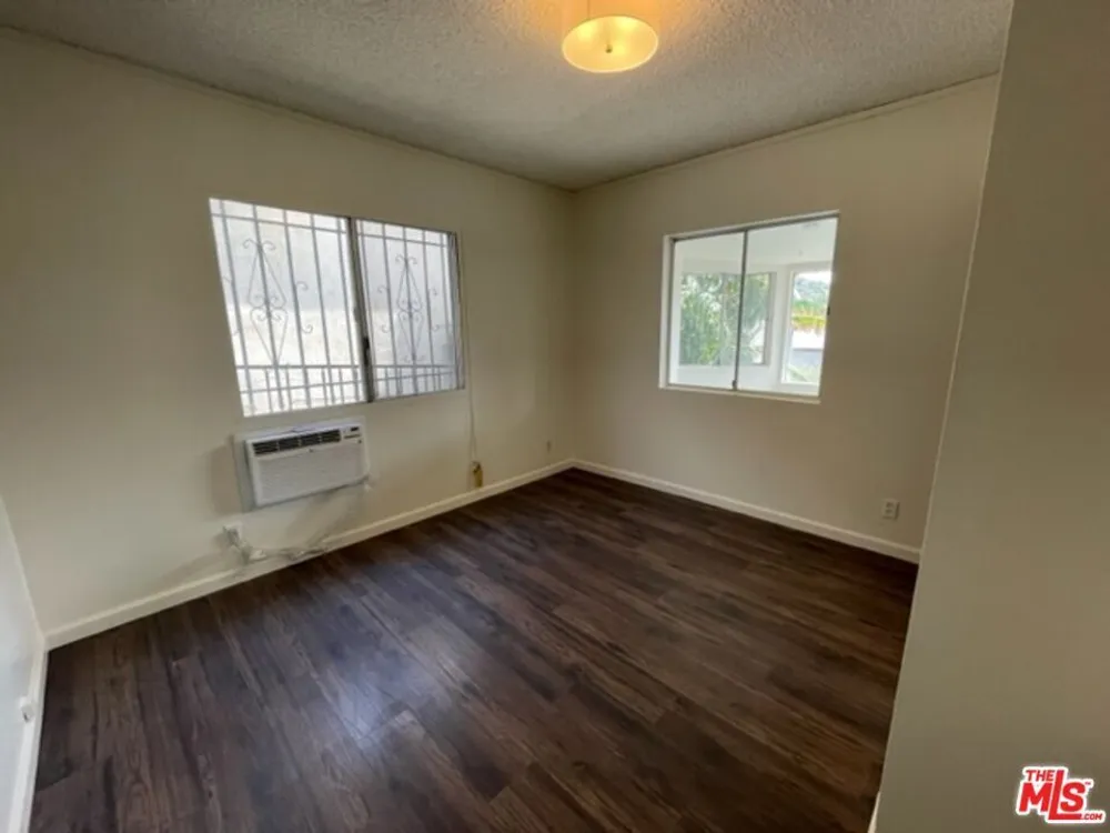1306 Talmadge St, Los Feliz, CA 90027