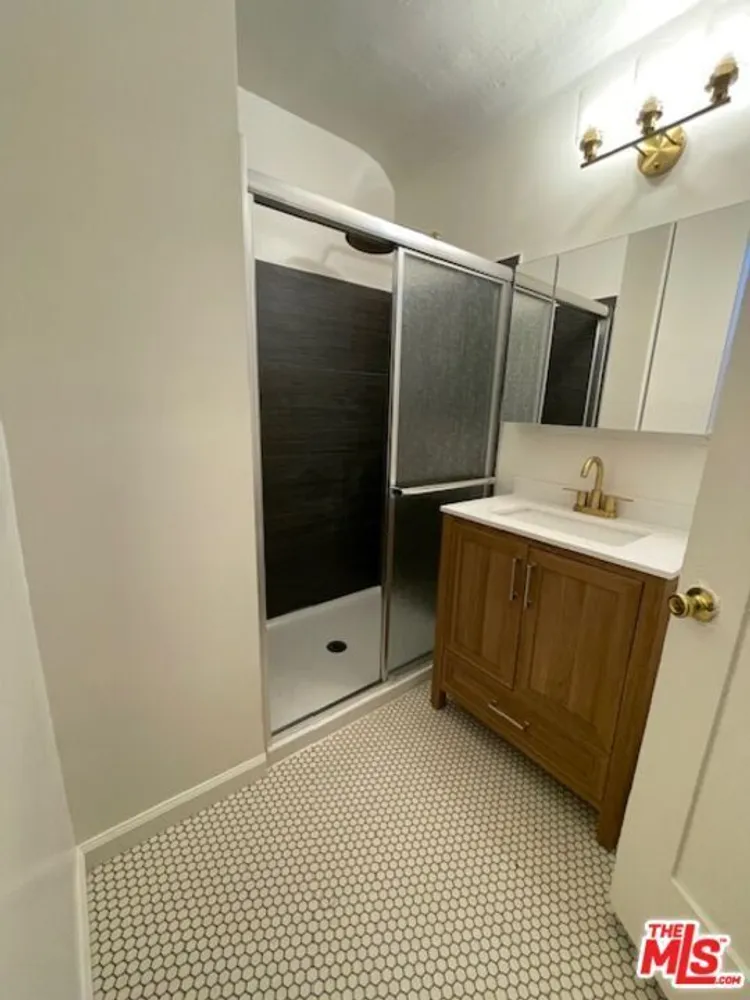 1306 Talmadge St, Los Feliz, CA 90027