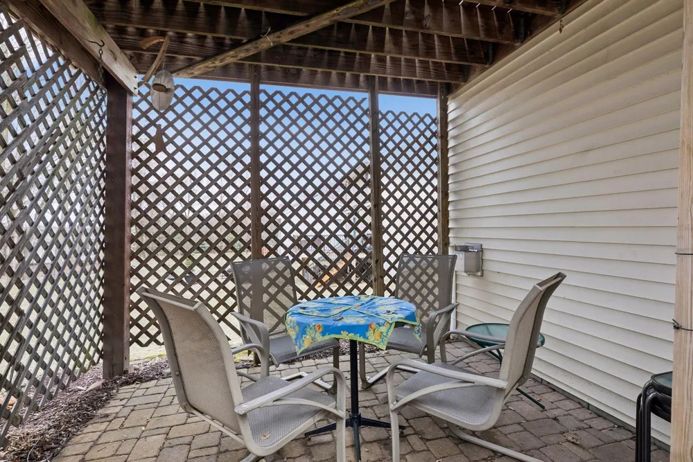355 Parkview Ln S, Maplewood, MN 55119