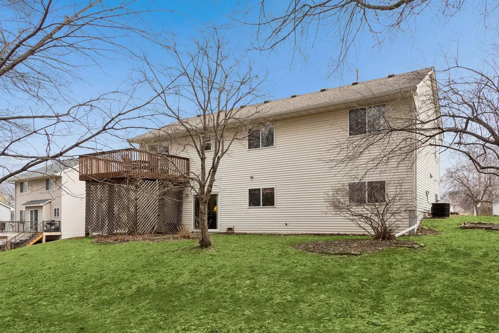 355 Parkview Ln S, Maplewood, MN 55119