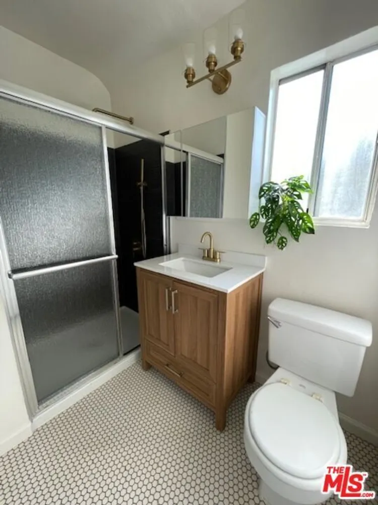1306 Talmadge St, Los Feliz, CA 90027