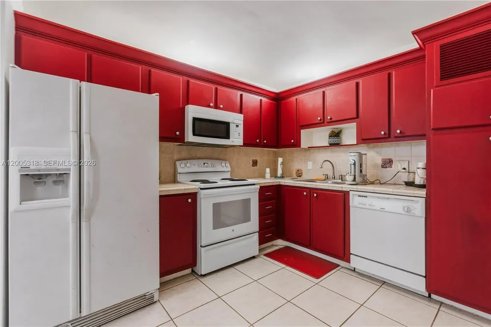 2851 NE 183rd St, Aventura, FL 33160