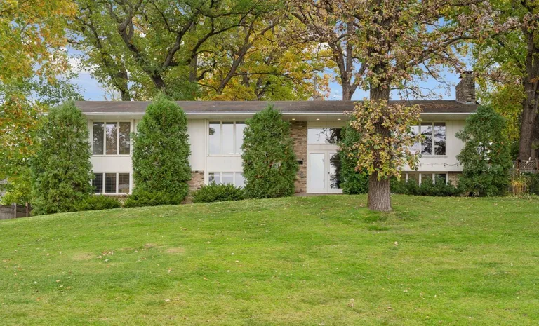 5717 View Ln, Edina, MN 55436