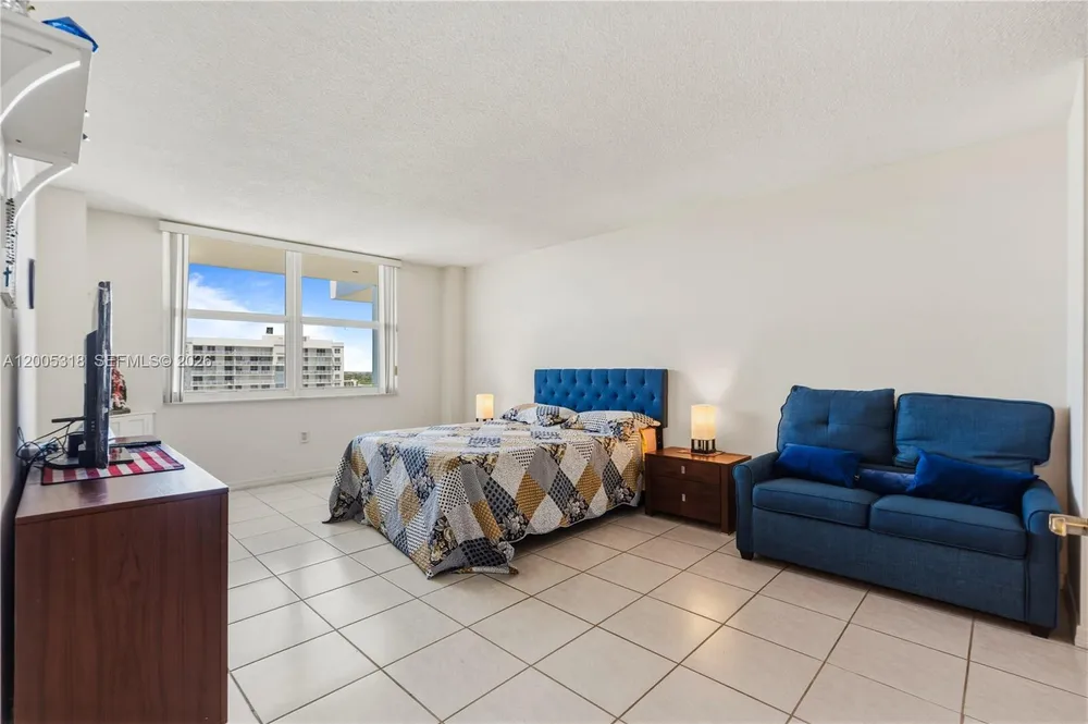 2851 NE 183rd St, Aventura, FL 33160