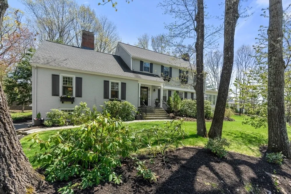 69 Royalston Rd, Wellesley, MA 02481