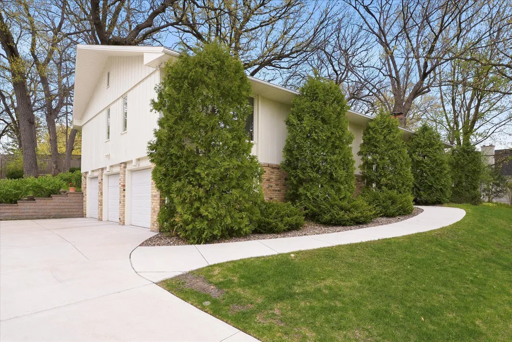 5717 View Ln, Edina, MN 55436