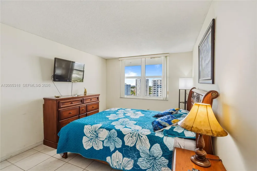 2851 NE 183rd St, Aventura, FL 33160